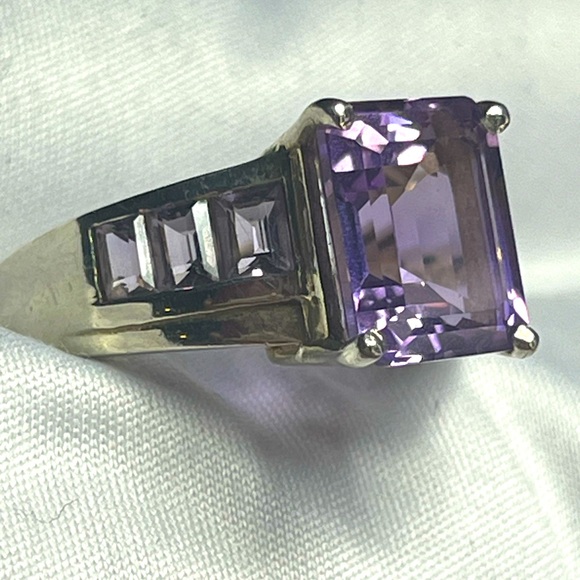 Fessenden & Co. Large Emerald cut Amethyst with amethyst baguettes on the sides - Picture 2 of 6